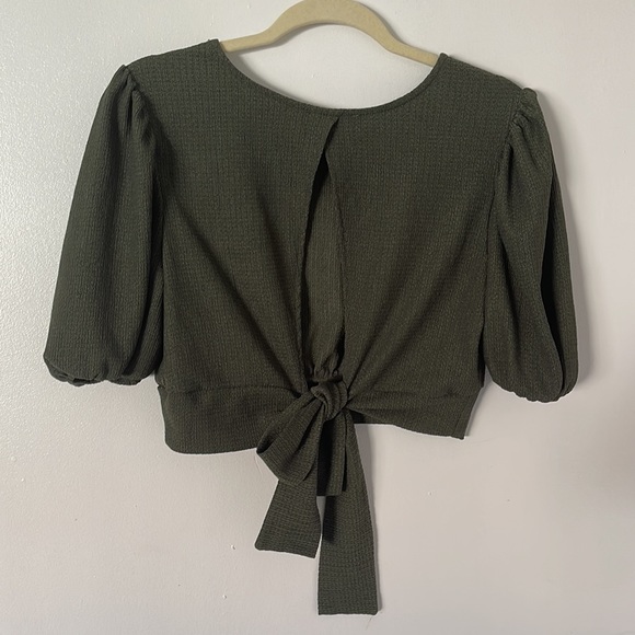 GO FASHION | Women’s Tie Back Keyhole Puff Sleeve Army Green Top Size M - Picture 2 of 6
